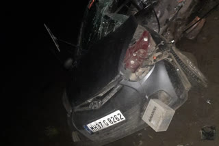 Four dead  Akola  car-truck collision  കാറും ട്രക്കും കൂട്ടിയിടിച്ചു  വാഹനാപകടത്തില്‍ നാല് മരണം  വാഹനാപകടം  മഹാരാഷ്ട്രയില്‍ വാഹനാപകടം