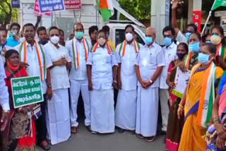 puducheery congress leader protest against high on petrol rate  protest against high on petrol rate  petrol rate  puducheery news  puducheery latest news  Lok Sabha member protest against petrol rate  Lok Sabha member vaithiyalingam  மக்களவை உறுப்பினர் வைத்திலிங்கம் போராட்டம்  பெட்ரோல் டீசல் கேஸ் விலையை கண்டித்து போராட்டம்  புதுச்சேரியில் பெட்ரோல் டீசல் கேஸ் விலையை கண்டித்து போராட்டம்  போராட்டம்  பெட்ரோல் டீசல் கேஸ் விலை