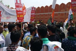 protesters violated social distance for protest against inflation in jaipur