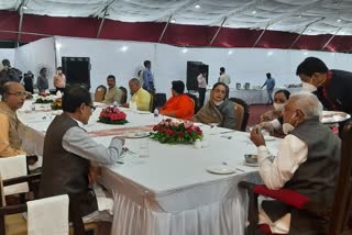 Governor had dinner at CM Chouhan's house
