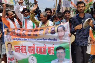 Congress protests in East Champaran against inflation