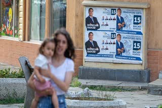 Bulgarians elect new parliament amid corruption worries