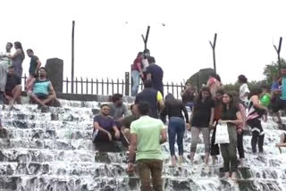 lonavla crowd of tourists on bhushi dam