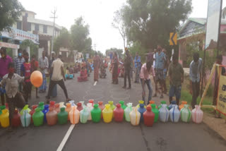 two-villagers-staged-protest-in-erode-tirupur-road