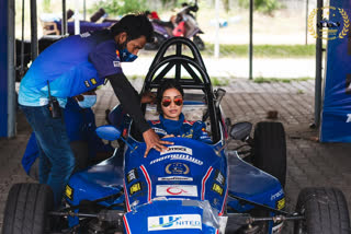 tn_che_04_nivetha_sports_car_script_7205221