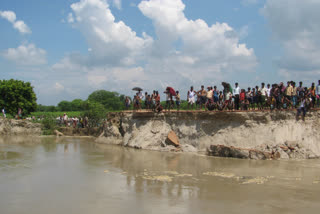 সরকারি পুনর্বাসনের দাবি বিধ্বস্তদের