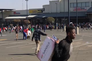 SA police fire rubber bullets at Jabulani crowds