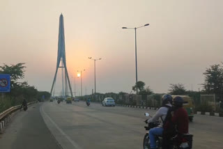 jumping from signature bridge delhi