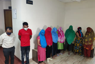 fourteen men and women involved in sex racket arrested in raipur