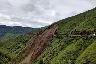 उत्तराखंड में भारी बारिश से दरक रहीं पहाड़ें,