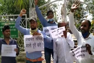 protest over panchayat secretary appointment matter in ranchi