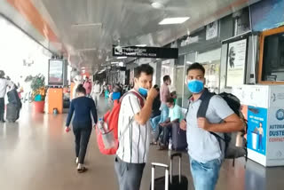 mask violation on railway stations of delhi