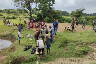 Dead body of woman and children in well in Peraka village of Khunti found