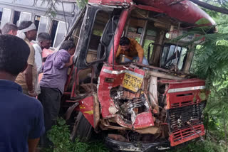 http://10.10.50.85//maharashtra/14-July-2021/mh-ngp-bus-accident-vis-7204321_14072021214859_1407f_1626279539_559.jpg