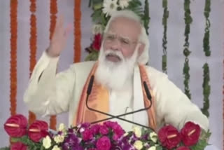 Prime Minister Narendra Modi  Prime Minister Narendra Modi in Varanasi  Narendra Modi applauded UP government  UP government  UP covid management system  PM Modi praises Yogi  Covid crisis in UP  പ്രധാനമന്ത്രി നരേന്ദ്ര മോദി  യോഗി ആദിത്യനാഥ്  യുപി കൊവിഡ് വ്യാപനം  യുപി കൊവിഡ് വാർത്ത