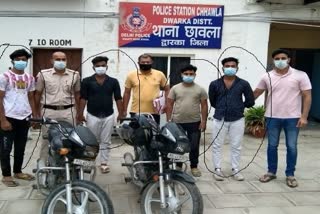 police arrested four accused for attacking on two utensils salesmen in delhi