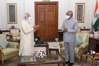 PM Modi meets President Ram Nath Kovind  discusses important issues  പ്രധാനമന്ത്രി  രാഷ്ട്രപതി  ശീതകാല സമ്മേളനം  രാഷ്ട്രപതി ഭവന്‍  രാഷ്ട്രപതി രാം നാഥ് കോവിന്ദ്  പ്രധാനമന്ത്രി നരേന്ദ്ര മോദി