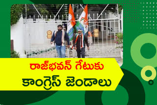 congress flags sticked to raj bhavan gate in the part of Chalo Raj bhavan