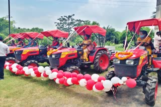 tribal women got tractor for farming in dumka