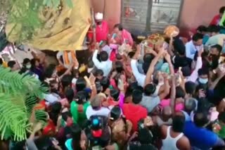 crowd-of-devotees-in-chhinnamastika-temple-ramgarh