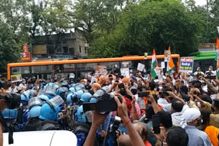 delhi congress protest on delhi water crises at cm house