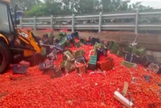 Earthmover Clears Tonnes Of Tomatoes Scattered On Mumbai Highway