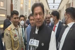 VIDEO : पाहा, तालिबानविषयी प्रश्न विचारताच कसे पळाले पाकिस्तानचे पंतप्रधान इम्रान खान