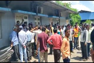 रायपुर में नौकरी से निकाने जाने पर मजदूरों का फूटा गुस्सा