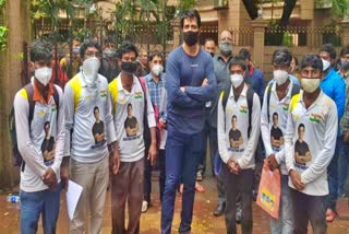 Haveri sudugadu siddara team meets Actor Sonu sudu in mumbai