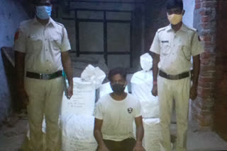 police arrested smuggler in delhi