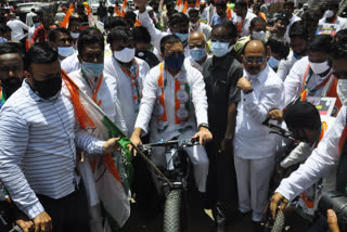 Bicycle rally on behalf of Youth Congress against inflation  at Aurangabad