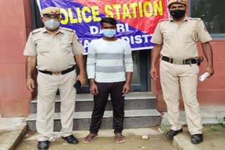 dwarka police arrested two cheaters fake documents financed phone