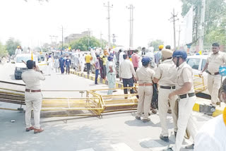 Farmers Sirsa break Barricading