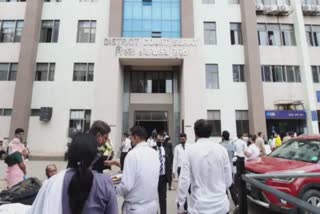 Surat Takshashila fire case: બચાવપક્ષના વકીલે કરી ડોકટરોની ઉલટ તપાસ