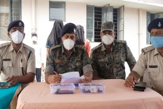 two-smugglers-arrested-with-40-grams-of-brown-sugar-in-chatra