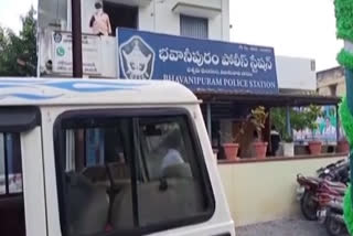 vellampally followers attack on tea shop owner form money