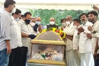 Political leaders did last respect for Farmer minister Madegowda