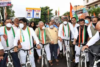 congress-leaders-protest-against-petrol-price-hike-in-bengalore