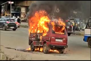 Omni burnt in Nelamangala Highway