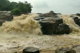 boy drowned in usri waterfall while taking a selfie in giridih