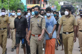 people who attacked police arrested  kerala police news  കേരള പൊലീസ് വാർത്തകള്‍  പൊലീസിന് നേരെ ബോംബേറ്