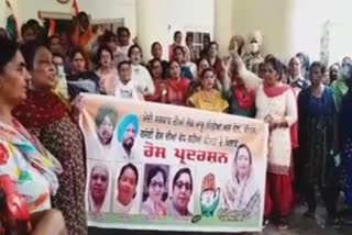 In Phagwara Congress Mahila Morcha staged a road show against the Center