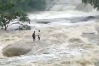 two youths trapped in flood in manjhar kund rohtas