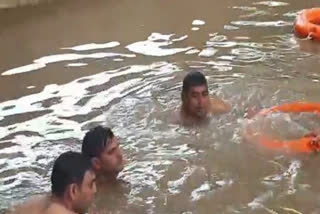 man died due to drowning in rajiv chowk