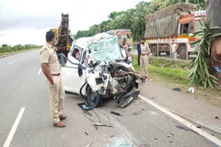 Separate Accident in Karnataka : 7 people die on the spot including Rajasthan family  karnataka accidents  7 people died in karnataka  kalburgi  chithradurga  കർണാടകയിൽ അപകടം; ഒരു കുടുംബത്തിലെ മൂന്ന് പേരടക്കം ഏഴ് മരണം  കർണാടകയിൽ അപകടം  കൽബുർഗി  ചിത്രദുർഗ  ബെംഗളുരു