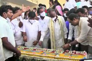 mtb-nagaraj-celebrated-his-birthday-in-hosakote