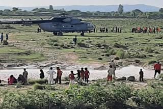 IAF rescues 5 persons trapped in flash flood in J-K's Kathua  IAF  ഇന്ത്യൻ വ്യോമസേന  വെള്ളപ്പൊക്കം  Kathua  flood