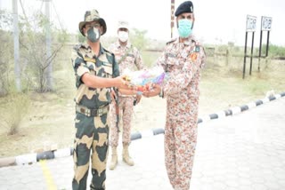 BSF offers sweets to Pakistani Rangers on occasion of Eid