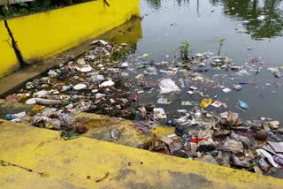 Reservoir of Dumka's urban area became a garbage house