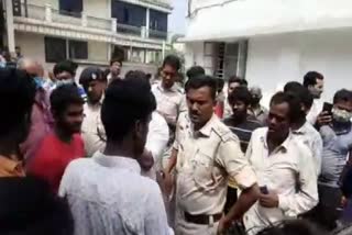 family ruckus in private hospital of dhanbad